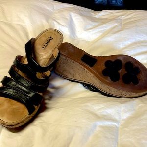 BORN CORK WEDGE SIZE 7
